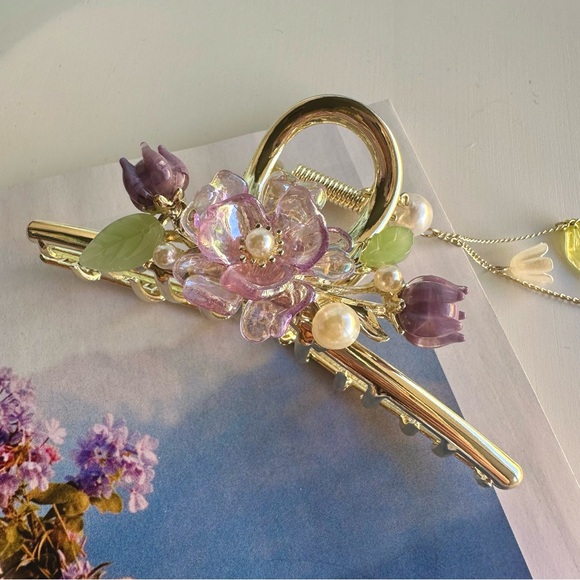 Vintage Magnolia Acrylic Flowers Gold Extra Large Claw Clip w/ Dangling Charms - Picture 2 of 7